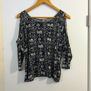 Patterned cold shoulder top